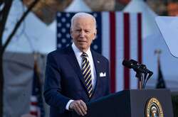 Байден пообіцяв Зеленському артилерійські системи, вертольоти та БТРи