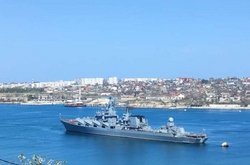 «Москва» пылает: нанесен ракетный удар по российскому крейсеру