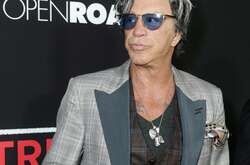 Микки Рурк: Каждый день храбрый президент Украины Зеленский продолжает просить оружие