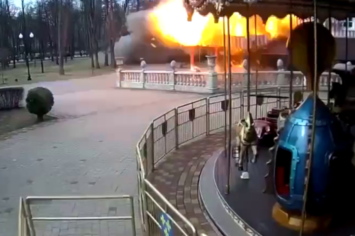 Харків: момент обстрілу парку Горького із «Градів» (відео)