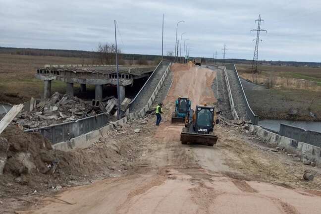У Бородянці ведуться роботи з влаштування проїзду зруйнованим мостом