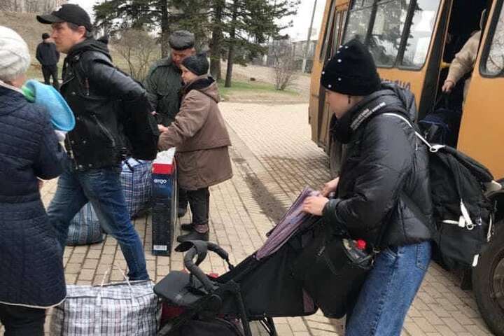 Луганщина: очільник області показав евакуацію із небезпечного регіону (фото)