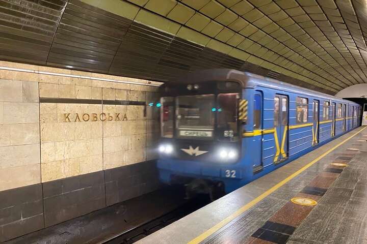 Київський метрополітен відновлює рух на синій та зеленій лініях