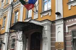 Раніше посольство тимчасово переїздило до Львова