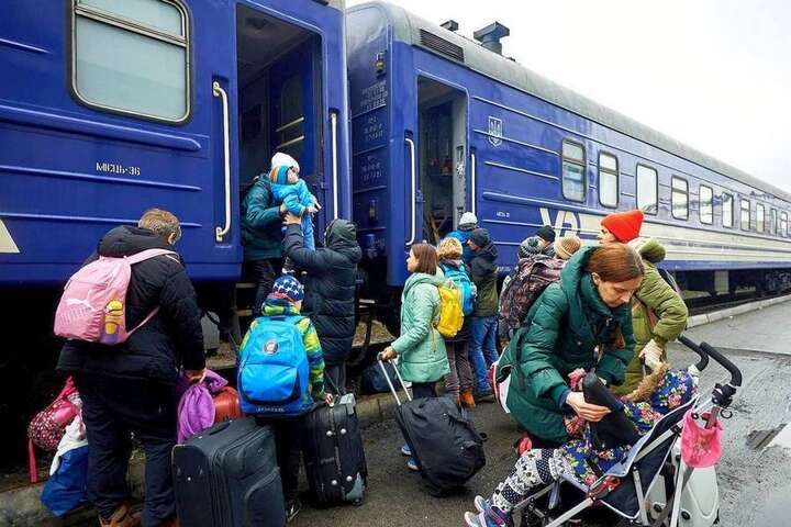 «Укрзалізниця» оприлюднила графік додаткових евакуаційних поїздів на 16 квітня