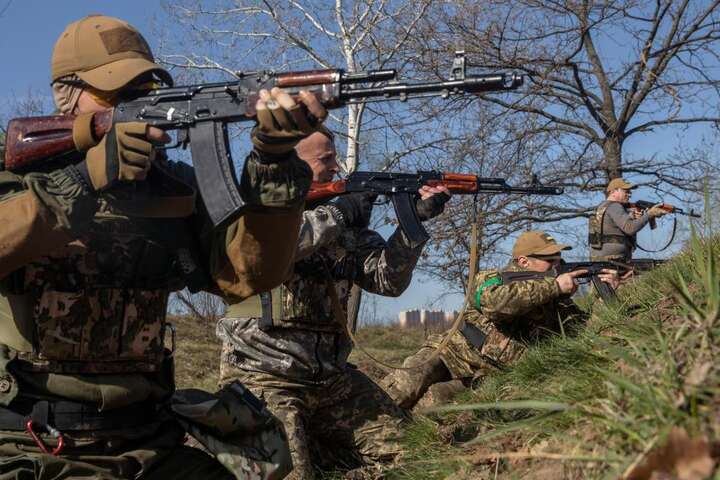 Велика Британія повернула в Україну спецназ, аби відновити підготовку українських військ