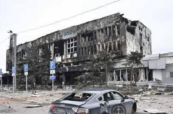 Трупы на улицах и уничтоженные дома: новые кадры разрушенного Мариуполя (фото, видео)
