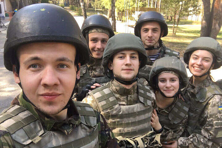 Украина может ввести в школах новый предмет – военно-патриотическое воспитание