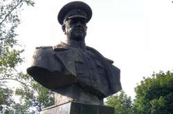 Пам'ятник Жукову викинули на смітник