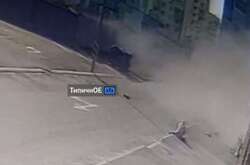 В Харькове рашисты расстреляли мусорный бак (видео)