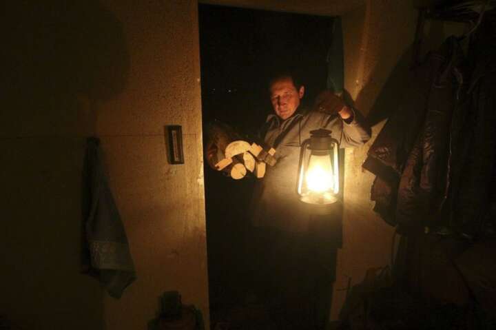 Майже сотня будинків у Броварах залишаються без світла через ракетний удар 