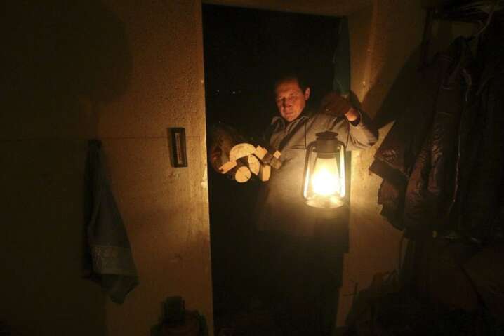 Почти сотня домов в Броварах остаются без света из-за ракетного удара