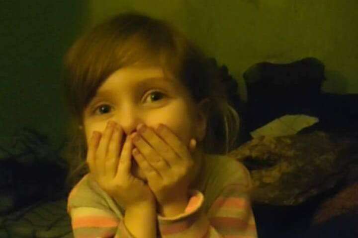 Маленька Аліса з Маріуполя просить про евакуацію: відео, яке розбиває серце