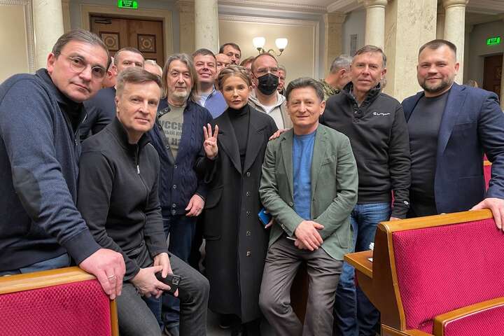 Тимошенко пояснила, чому усі її депутати в Україні, а діти – за кордоном
