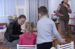Окупанти відкрили фейковий садочок та показали на відео аж двох дітей 