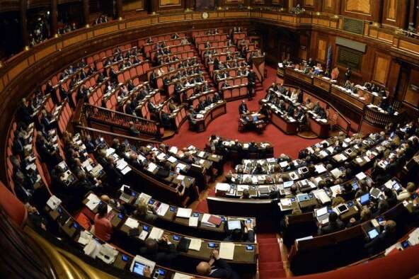 Парламент Італії дозволив відправити зброю в Україну