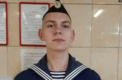 Нікіта Єфременко - один із тих, хто зник безвісти після затоплення крейсера «Москва». Його мати розлючена брехнею російських можновладців і готова кинути бомбу на власний уряд