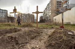 У Бучі містяни були змушені ховати своїх рідних у парках і скверах