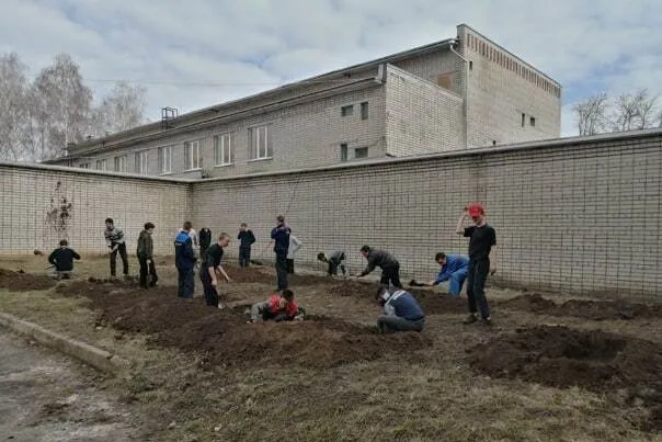 У Росії студентів почали навчати рити шанці (фото)