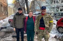 Роман Семенуха (ліворуч) закликає харків'ян не легковажити, бо Росія ще досить сильна і може повторити наступ на столицю Слобожанщини