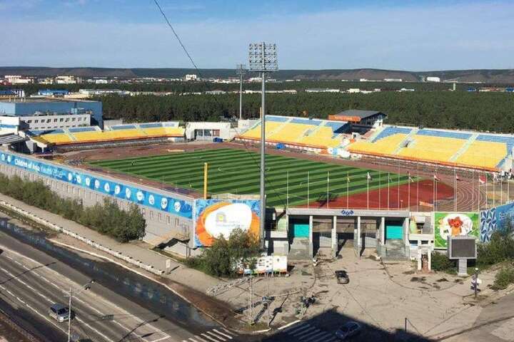 Трибуни стадіону в Якутську демонтують через синьо-жовтий колір (фото)