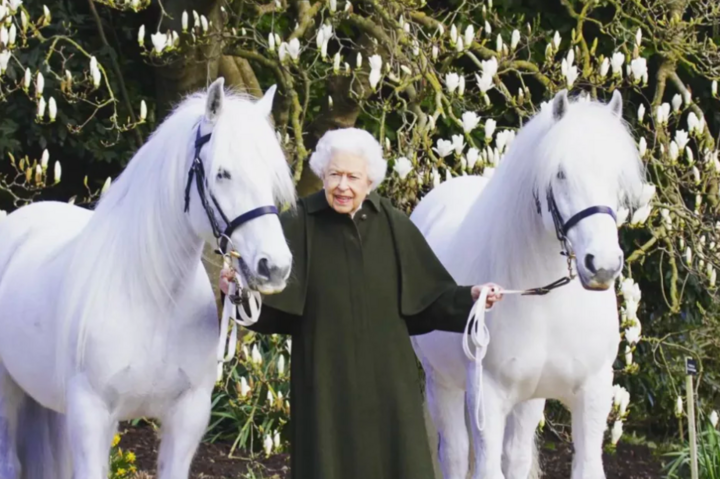 Єлизавета ІІ святкує 96-річчя: миле фото королеви 