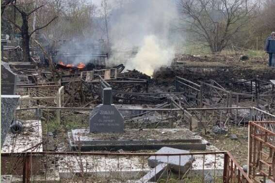 Россия «денацифицировала» мертвых: ракета попала в кладбище в Одессе (фото)