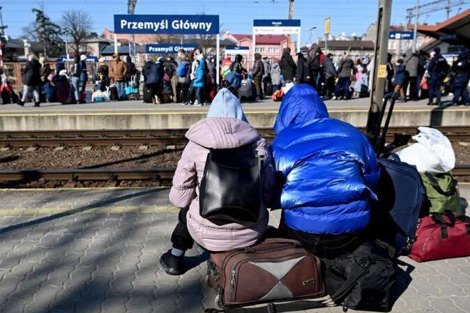 Чому великий потік біженців з України може стати позитивом для Європи: пояснення МВФ