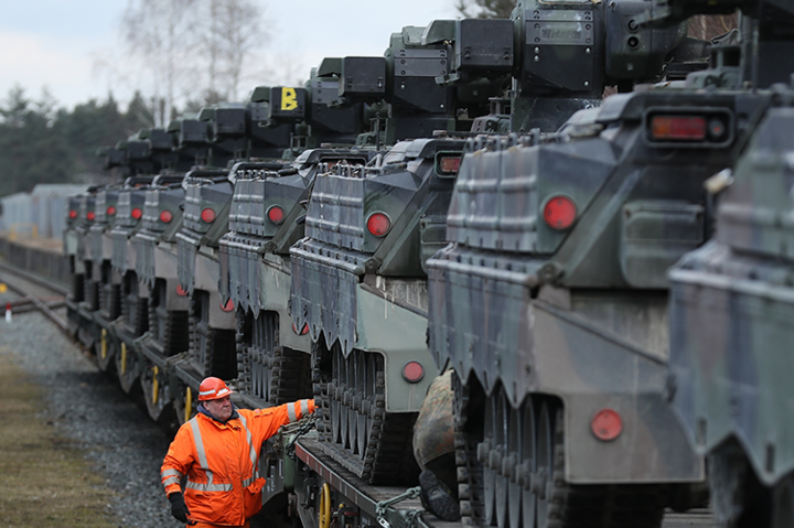 Швейцарія гальмує постачання важкого озброєння Україні