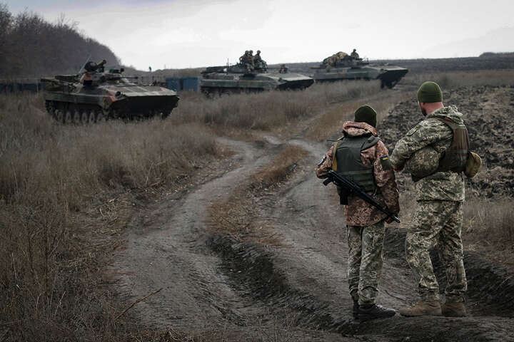 Ворог намагається наступати на Мар’їнку, з Білорусі вивозиться озброєння – Міноборони