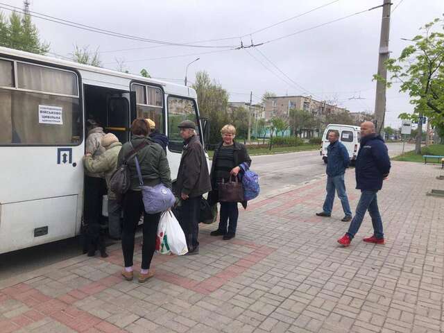 Рашисти обстріляли евакуаційний автобус на Луганщині
