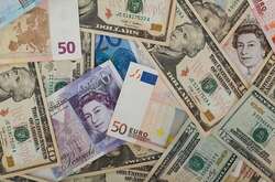 Долар знову став головною валютою у світі. Все завдяки Кремлю