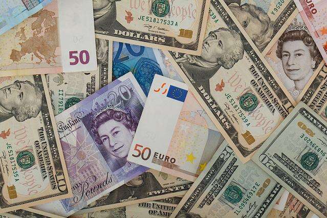 Доллар снова стал главной валютой в мире. Все благодаря Кремлю