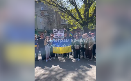 Українці вийшли на протест в окупованому Херсоні. Рашисти лютують 