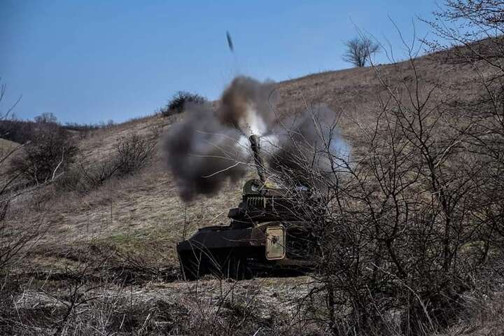 На Донбасі окупанти гатять по українських військах на всій лінії фронту – Генштаб 