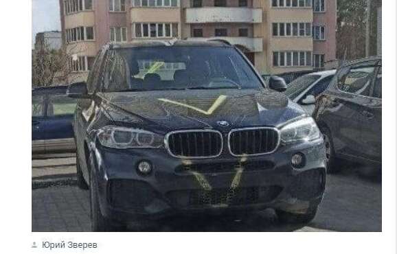 Росіяни безсоромно торгують краденими в Україні машинами (фото)