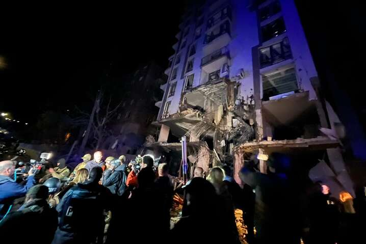 Ракетный удар по Киеву: что известно о состоянии пострадавших