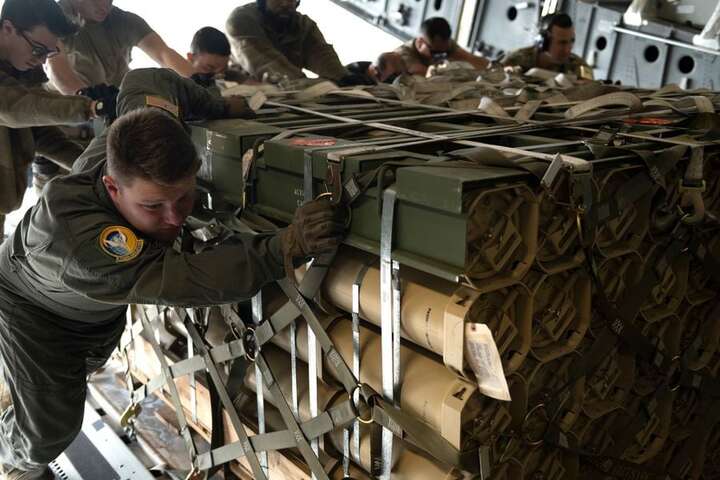 Частину військової допомоги із США доставлять в Україну протягом доби – Пентагон