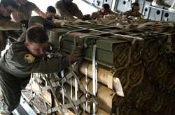 Частину військової допомоги із США доставлять в Україну протягом доби – Пентагон