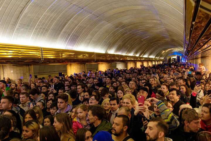 Дніпро: у метро пройшла акція підтримки мешканців (фото)