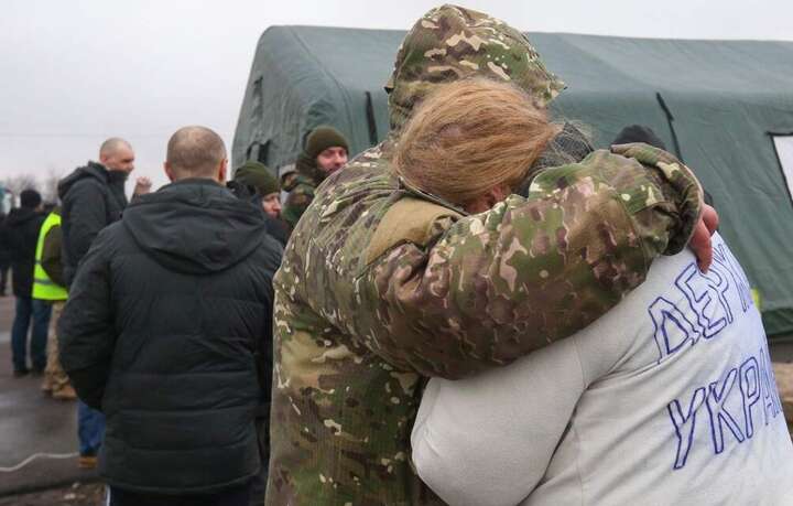 Обмін полоненими з Росією: 14 українців повернулися додому 