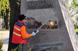 В Черкассах уничтожили надпись о дружбе Украины с Россией (видео)