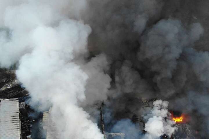 Окупанти ракетами знищили автохімічне підприємство в Харкові (фото)
