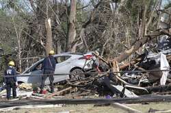 Потужний торнадо зрівняв будинки із землею в американському Канзасі, є жертви (відео)