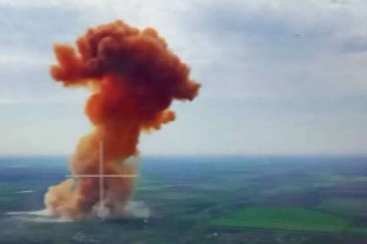 В Николаеве и Одессе раздались взрывы, на небе появились странные тучи (фото)