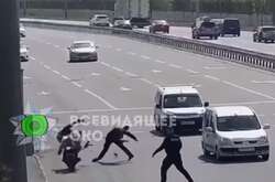 У Дніпрі мотоцикліст, тікаючи від поліції, на шаленій швидкості збив патрульного (відео)
