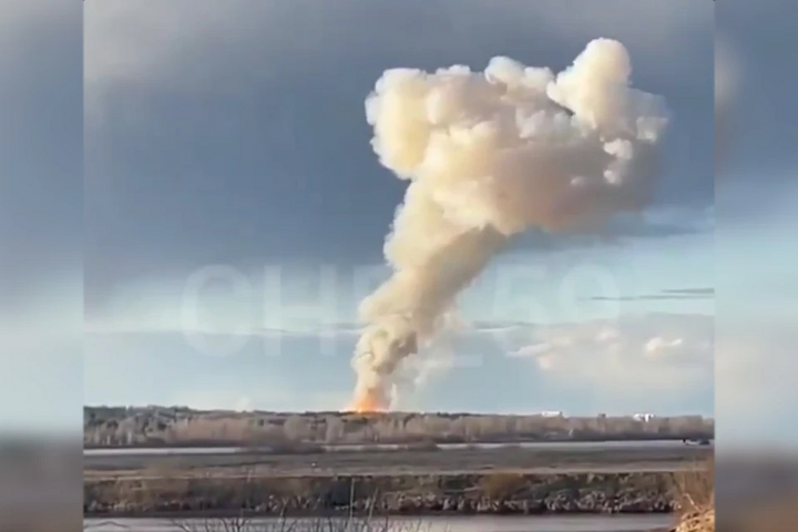 Росія знову горить: запалав стратегічний завод, є жертви (фото, відео)