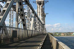 Рашисти знову обстріляли міст через Дністровський лиман