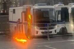 В автозак ОМОНу в центрі Москви кинули коктейль Молотова