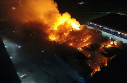 У Підмосков'ї спалахнула сильна пожежа на величезному складі